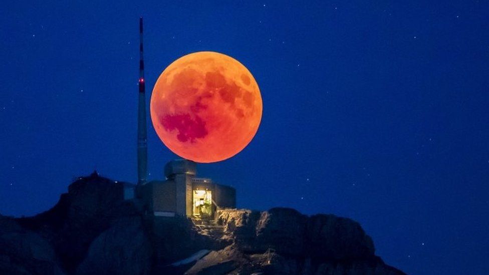Pakistan will witness a Rare Blood Moon In The Middle Ramadan 2025
