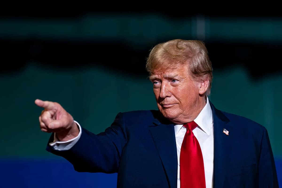 Trump Signs Executive Order Declaring English as the Official Language of the US