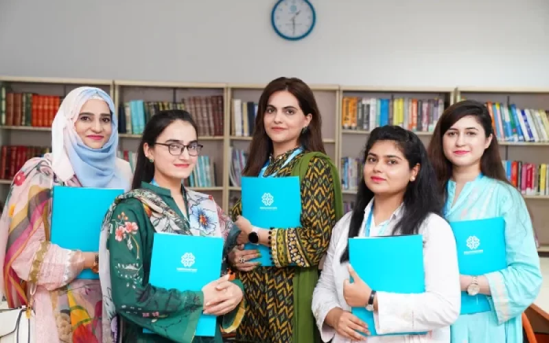 800,000 Pakistanis ,Including 400 PHD Holdor Apply for 16,454 School Teaching Job Posts