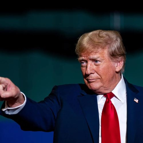 Trump Signs Executive Order Declaring English as the Official Language of the US