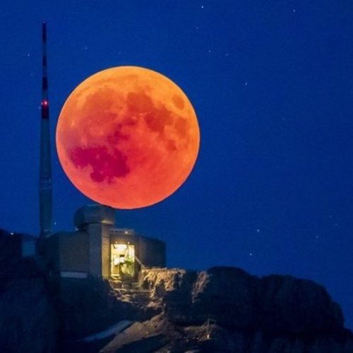Pakistan will witness a Rare Blood Moon In The Middle Ramadan 2025