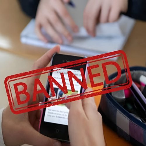 Doctors Banned From Using Mobile Phones in Punjab’s Govt Hospitals